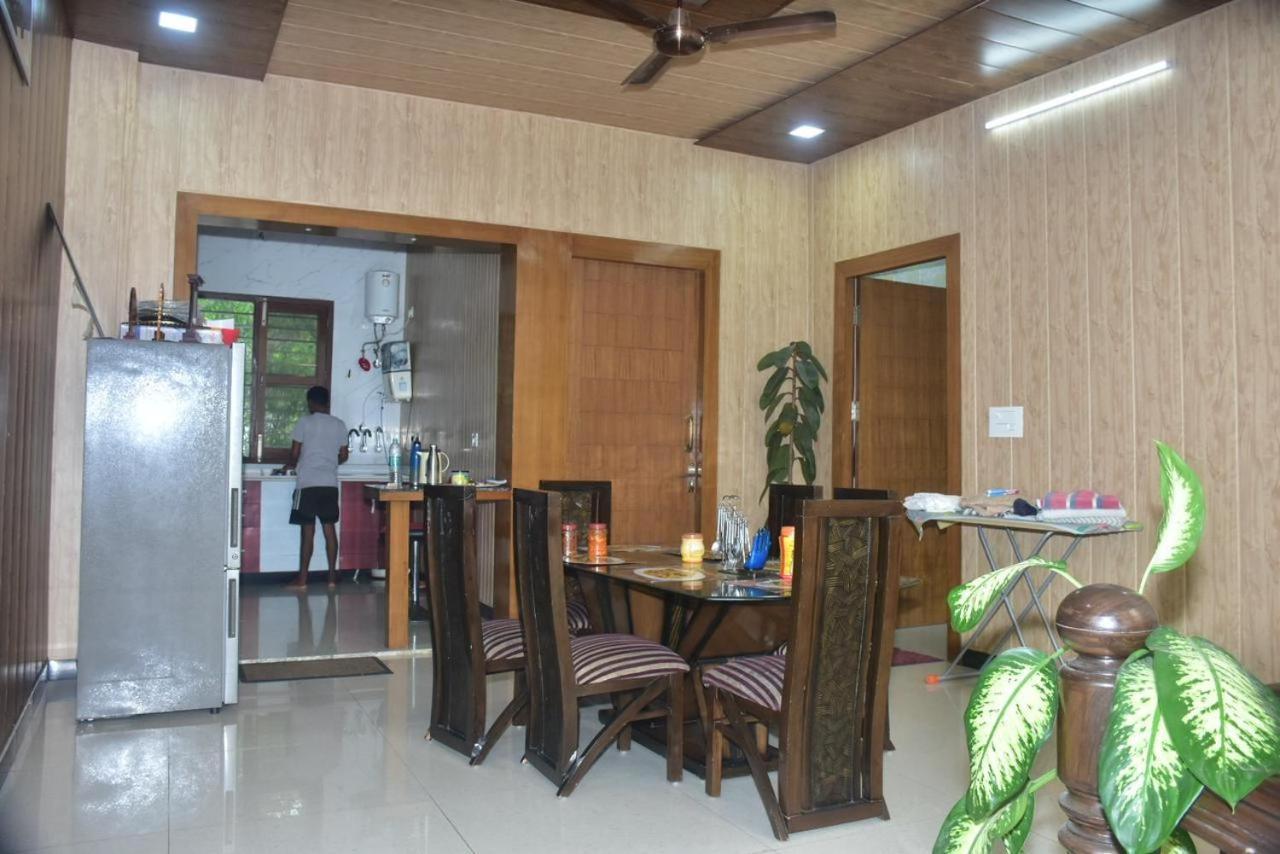 Shreshth Home Stay - Best Family Accommodation - 3Km From Har Ki Pauri, Haridwar, Uttarakhand ภายนอก รูปภาพ