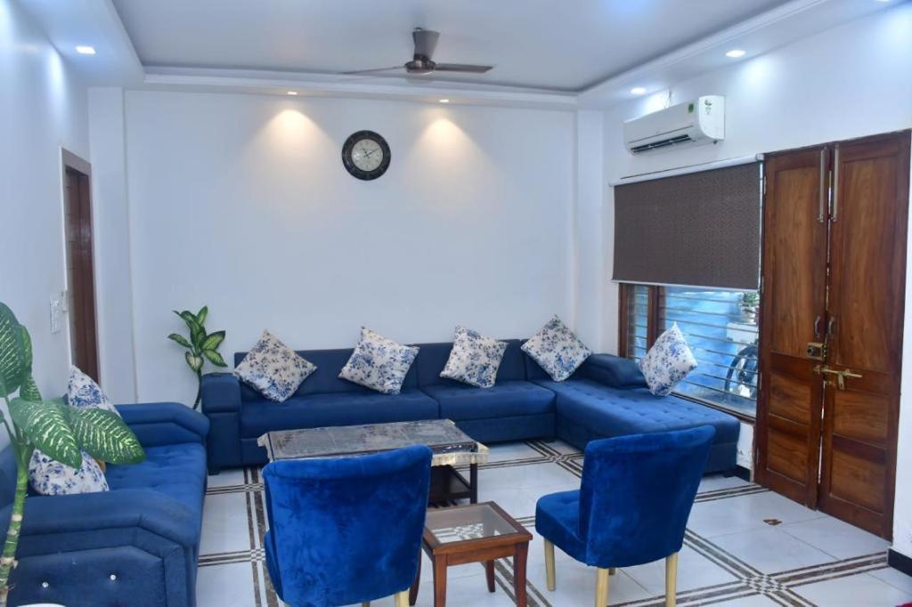 Shreshth Home Stay - Best Family Accommodation - 3Km From Har Ki Pauri, Haridwar, Uttarakhand ภายนอก รูปภาพ