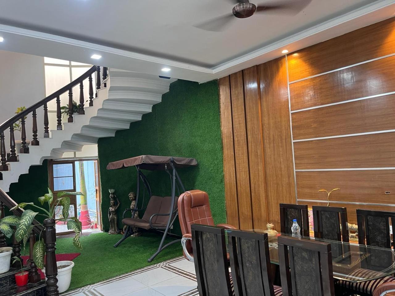 Shreshth Home Stay - Best Family Accommodation - 3Km From Har Ki Pauri, Haridwar, Uttarakhand ภายนอก รูปภาพ