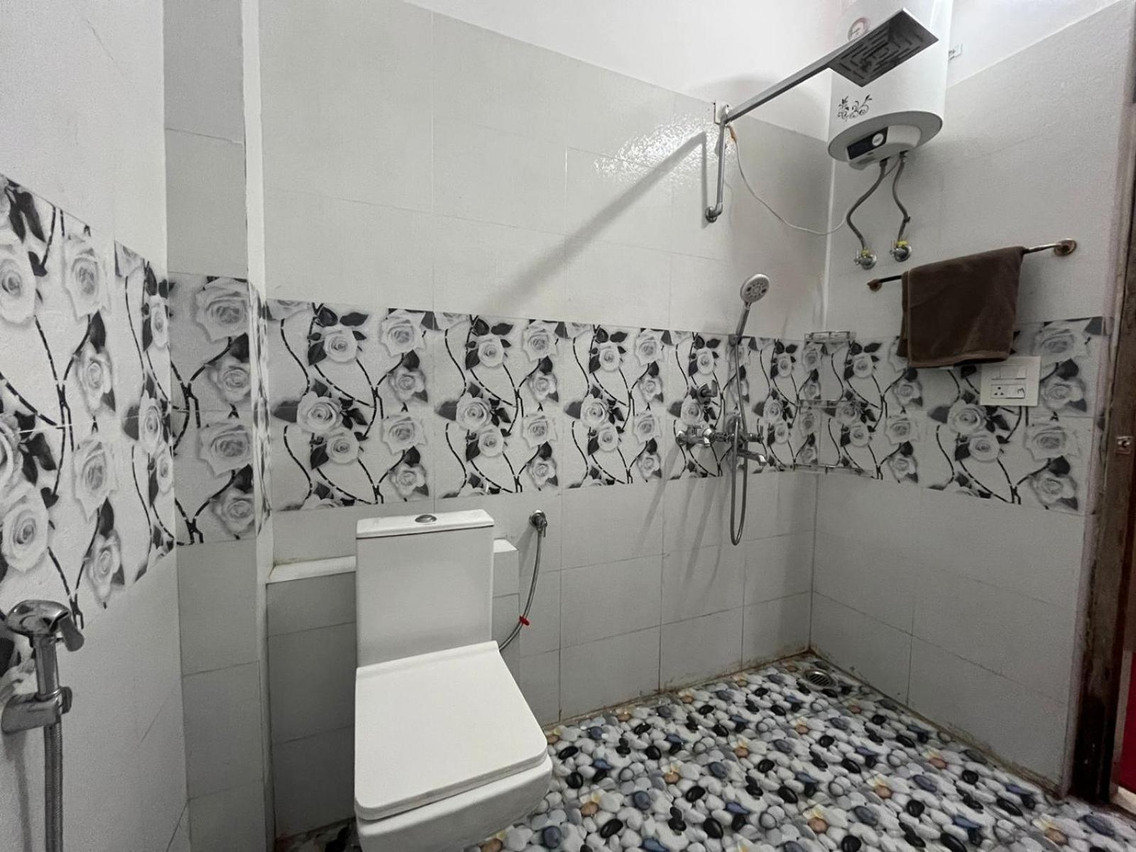 Shreshth Home Stay - Best Family Accommodation - 3Km From Har Ki Pauri, Haridwar, Uttarakhand ภายนอก รูปภาพ