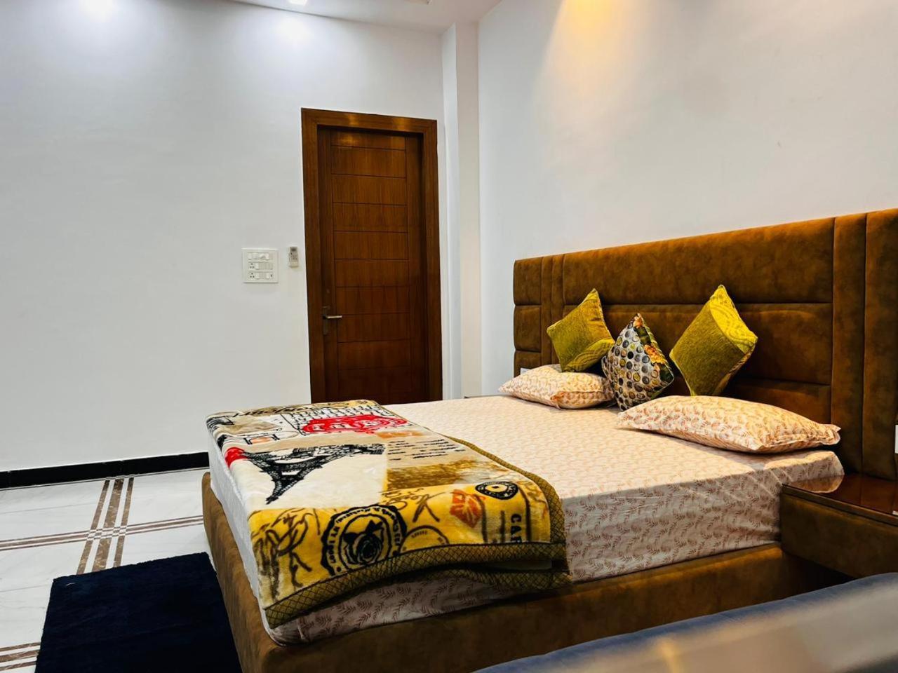 Shreshth Home Stay - Best Family Accommodation - 3Km From Har Ki Pauri, Haridwar, Uttarakhand ภายนอก รูปภาพ