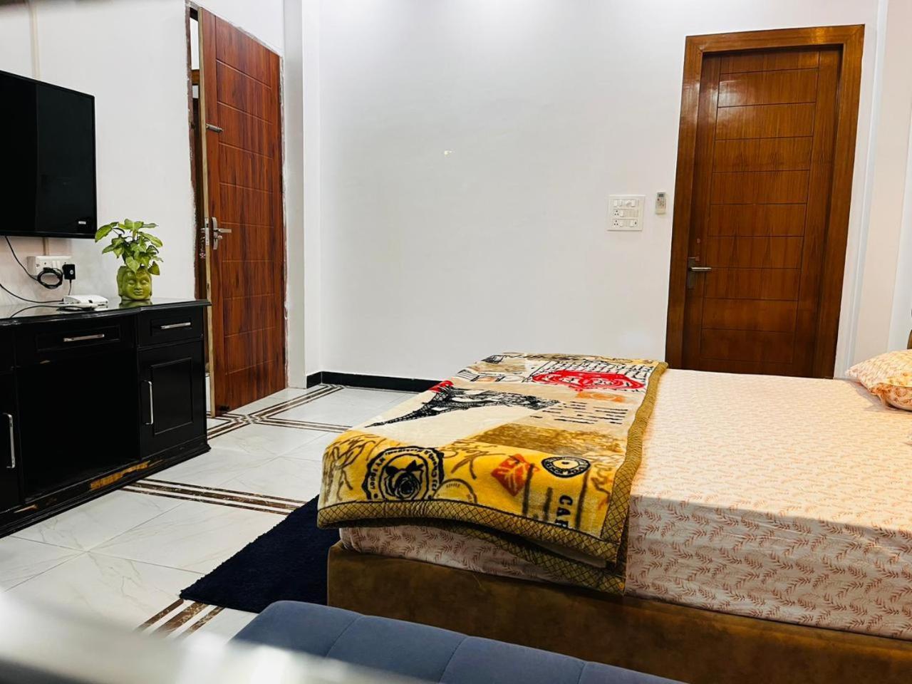 Shreshth Home Stay - Best Family Accommodation - 3Km From Har Ki Pauri, Haridwar, Uttarakhand ภายนอก รูปภาพ