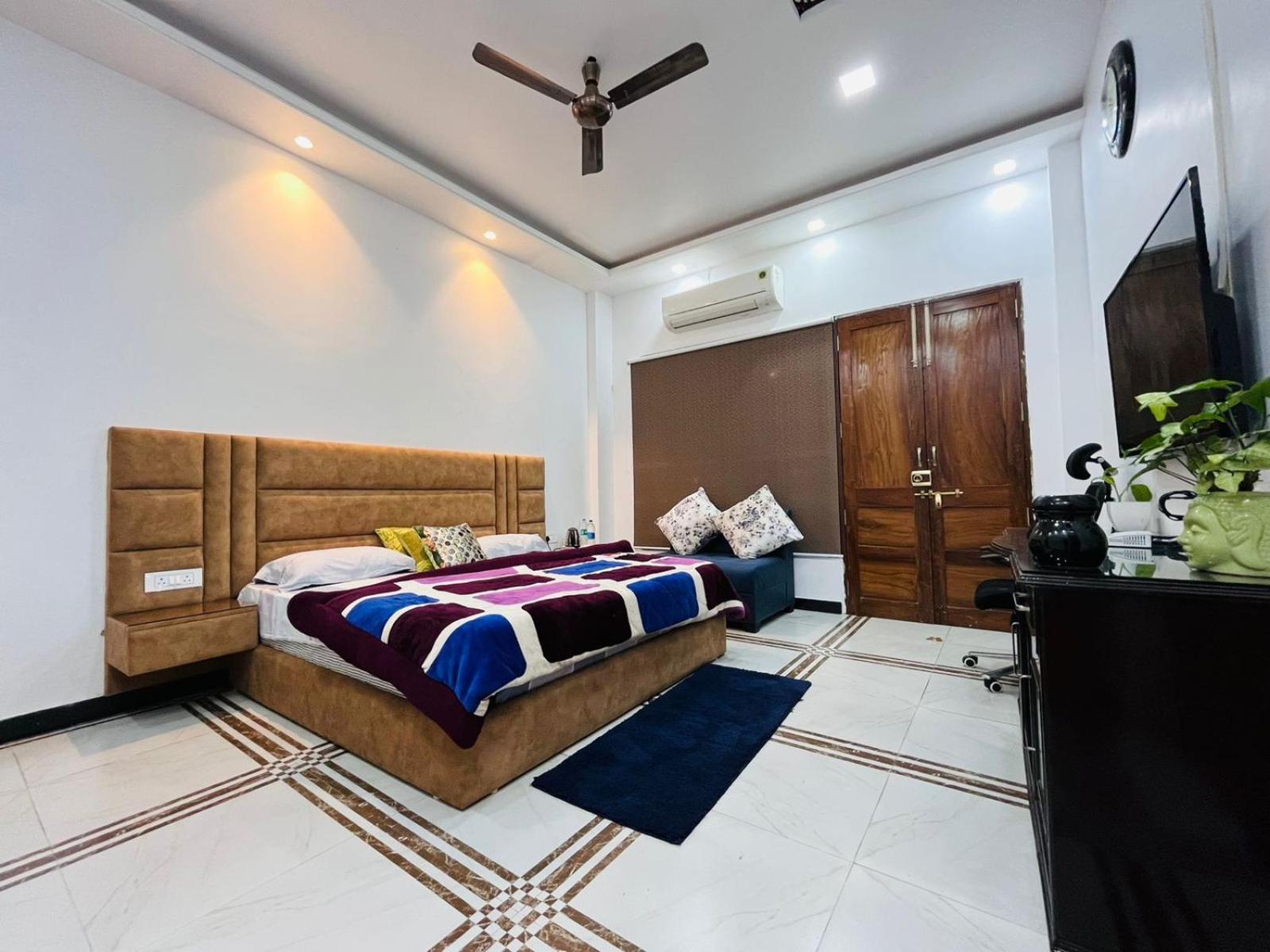 Shreshth Home Stay - Best Family Accommodation - 3Km From Har Ki Pauri, Haridwar, Uttarakhand ภายนอก รูปภาพ