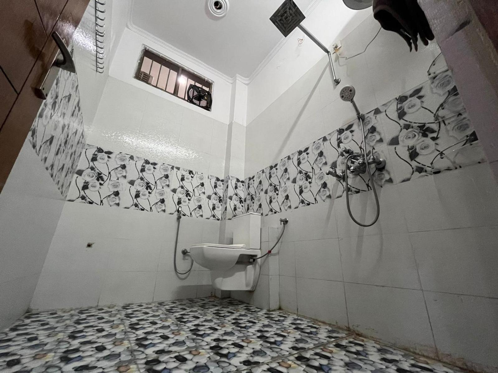 Shreshth Home Stay - Best Family Accommodation - 3Km From Har Ki Pauri, Haridwar, Uttarakhand ภายนอก รูปภาพ
