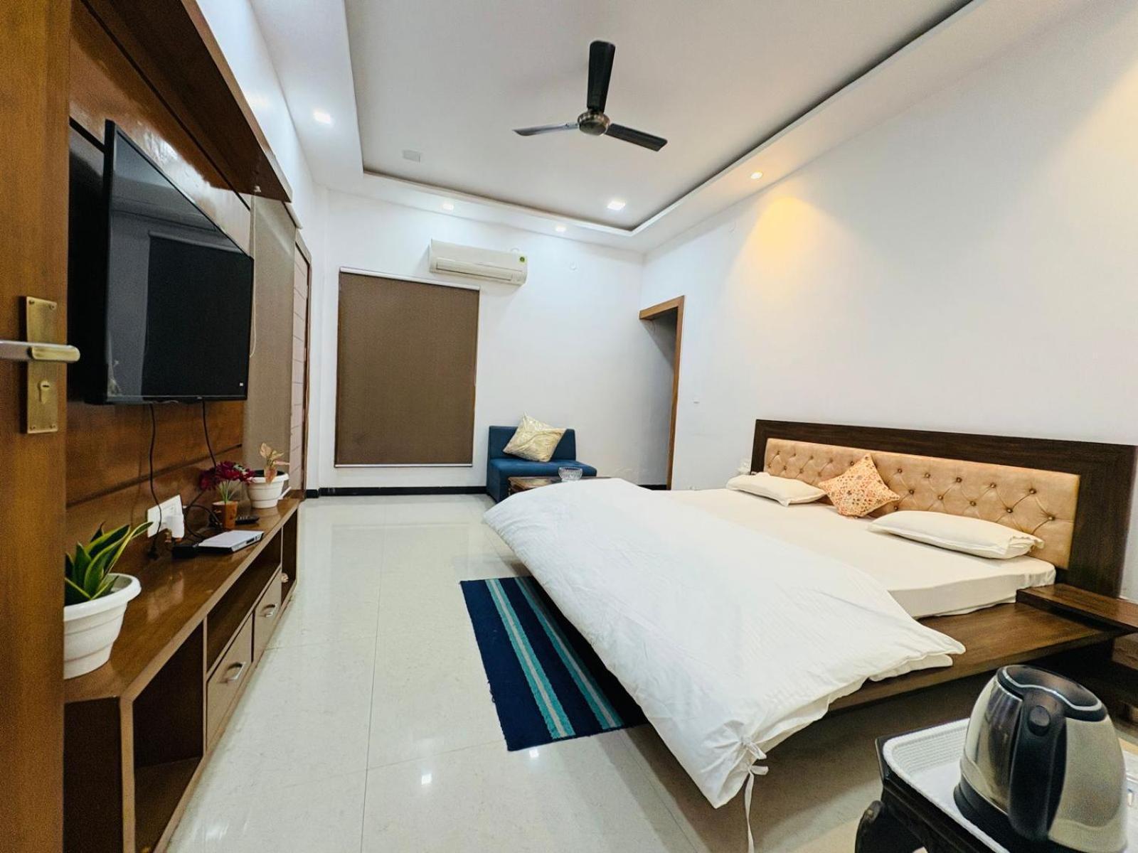 Shreshth Home Stay - Best Family Accommodation - 3Km From Har Ki Pauri, Haridwar, Uttarakhand ภายนอก รูปภาพ