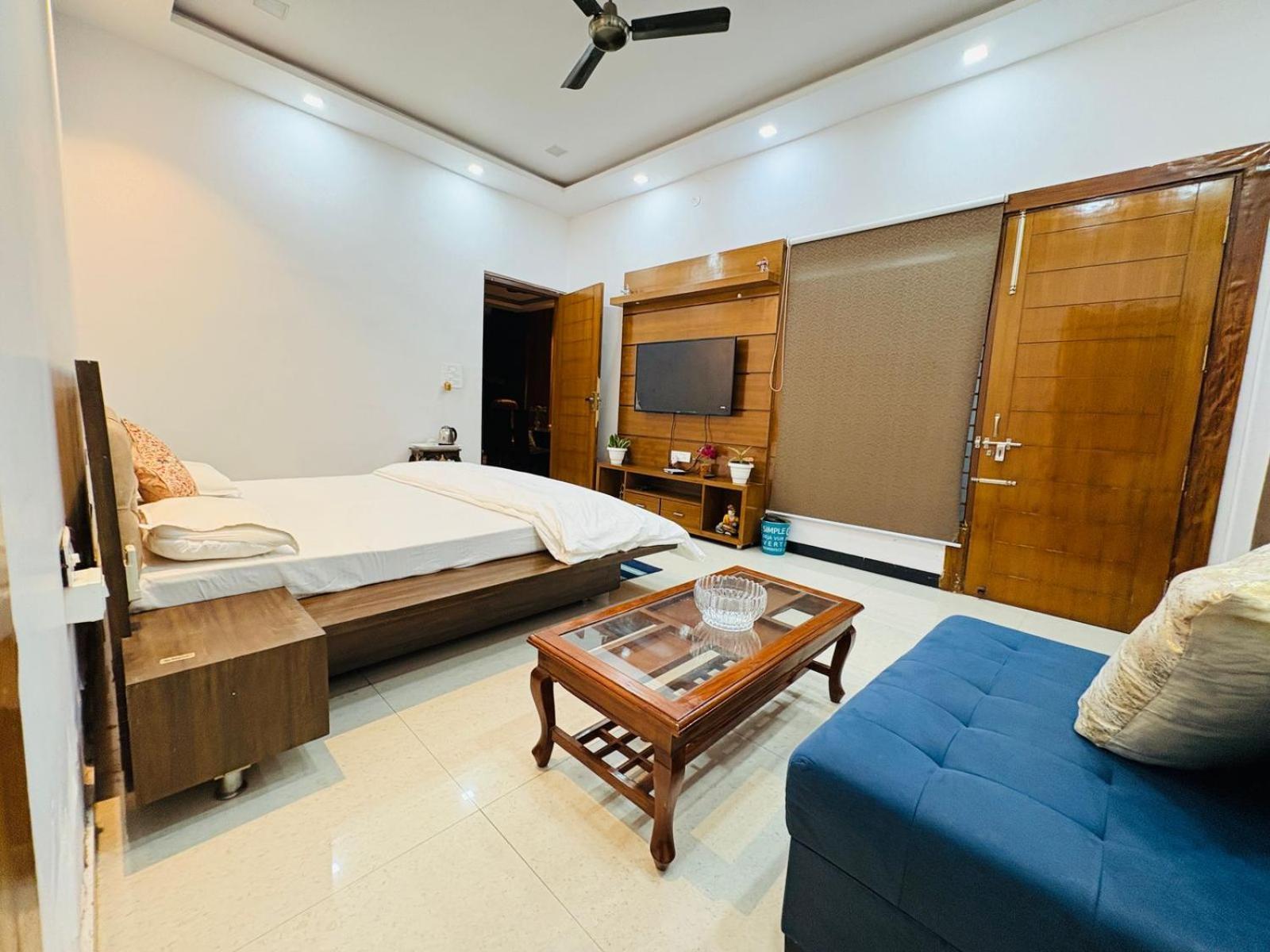 Shreshth Home Stay - Best Family Accommodation - 3Km From Har Ki Pauri, Haridwar, Uttarakhand ภายนอก รูปภาพ