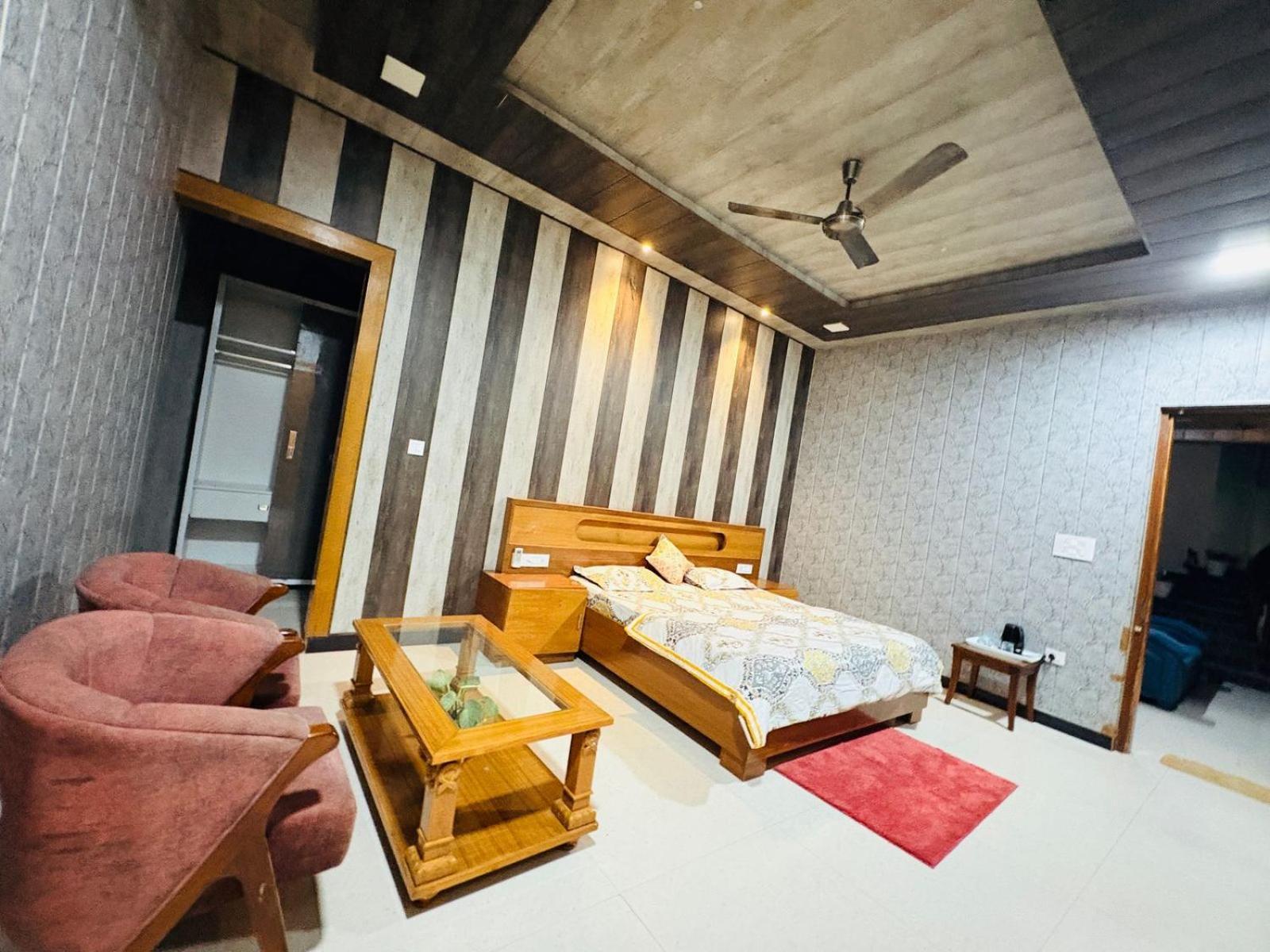 Shreshth Home Stay - Best Family Accommodation - 3Km From Har Ki Pauri, Haridwar, Uttarakhand ภายนอก รูปภาพ
