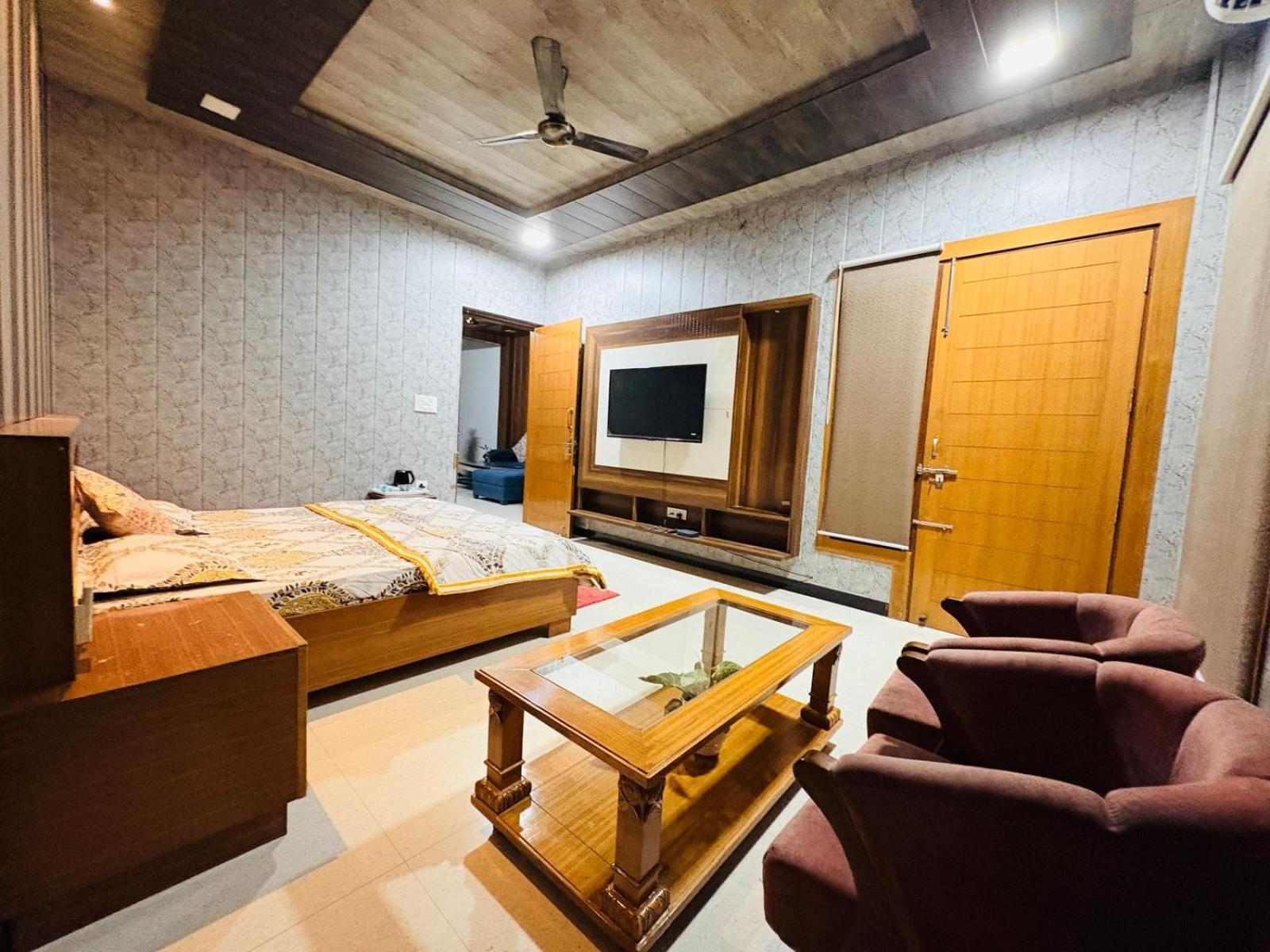 Shreshth Home Stay - Best Family Accommodation - 3Km From Har Ki Pauri, Haridwar, Uttarakhand ภายนอก รูปภาพ